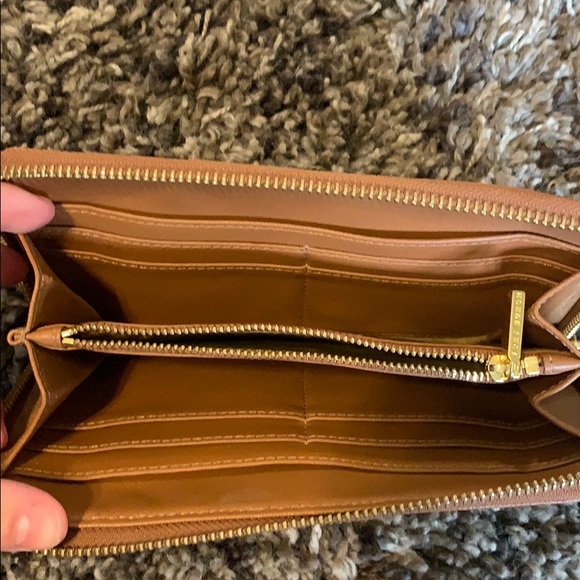 Tory Burch wallet - Picture 4 of 4